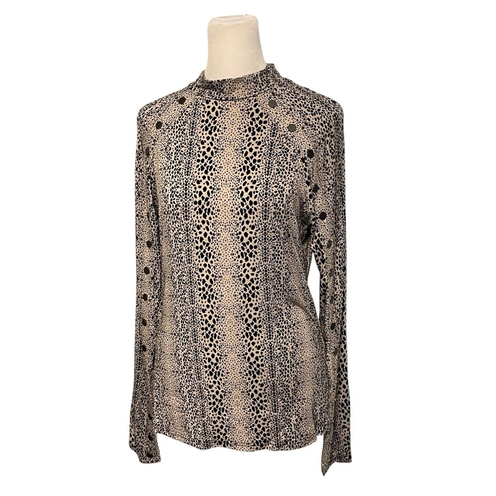 BKE Women's Beige and Black Animal Print Long Sleeve Blouse